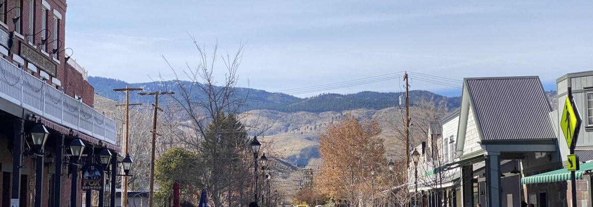 Downtown Carson City Nevada with mountains in the background to highlight the reasons to move there